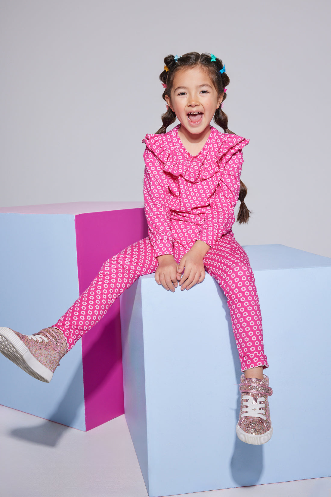 Girls/tween knit leggings in a hot pink/light pink floral print made of a super soft and stretchy material  that also feature a slight scallop/ricrac detail at ankles. Pairs back perfectly with the matching long sleeve knit top in the same print. 